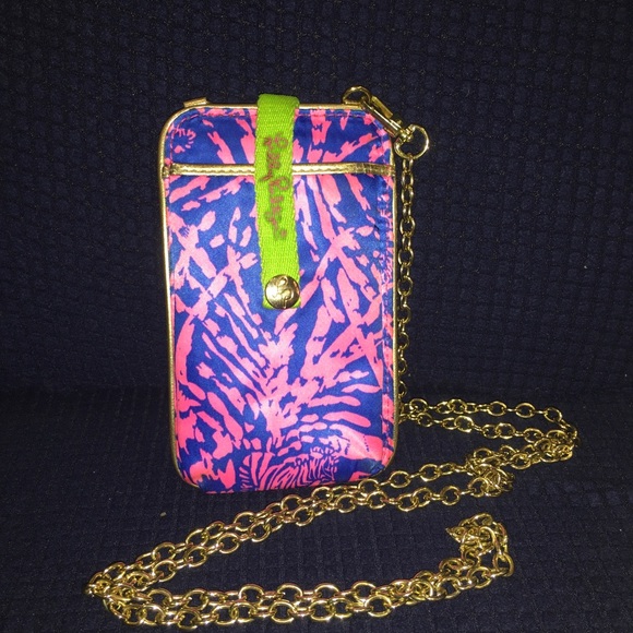 Lilly Pulitzer Handbags - Lilly Pulitzer cross body with gold chain